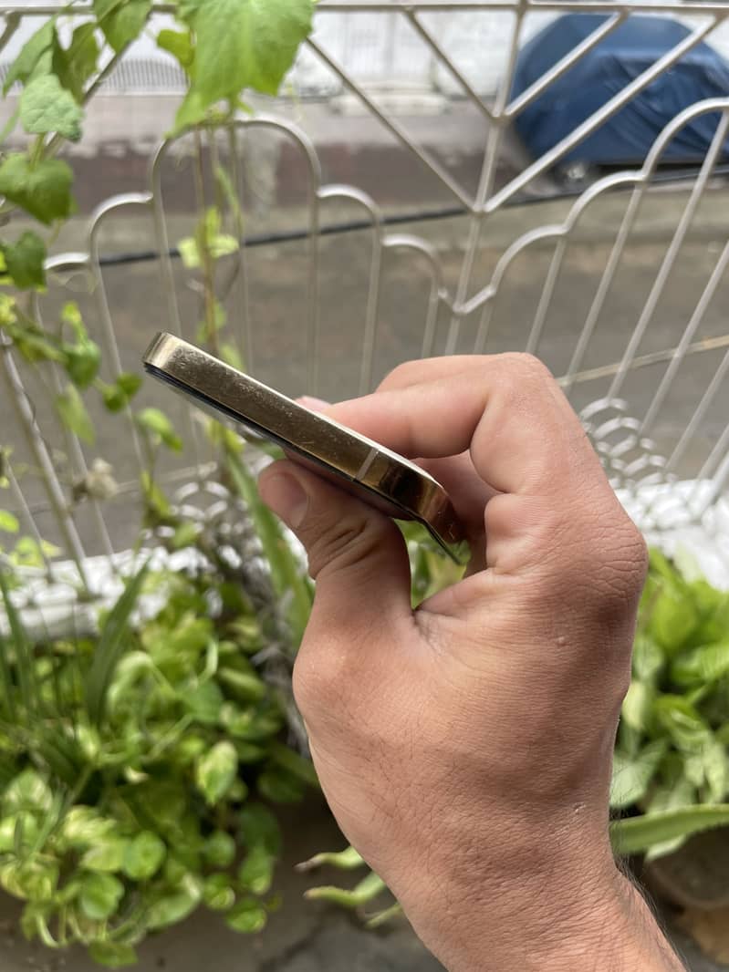 Apple iPhone 12 Pro 6
