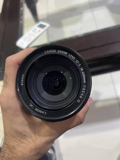 Canon EF-S 18–200mm f/3.5–5.6 IS (Image Stabilizer)