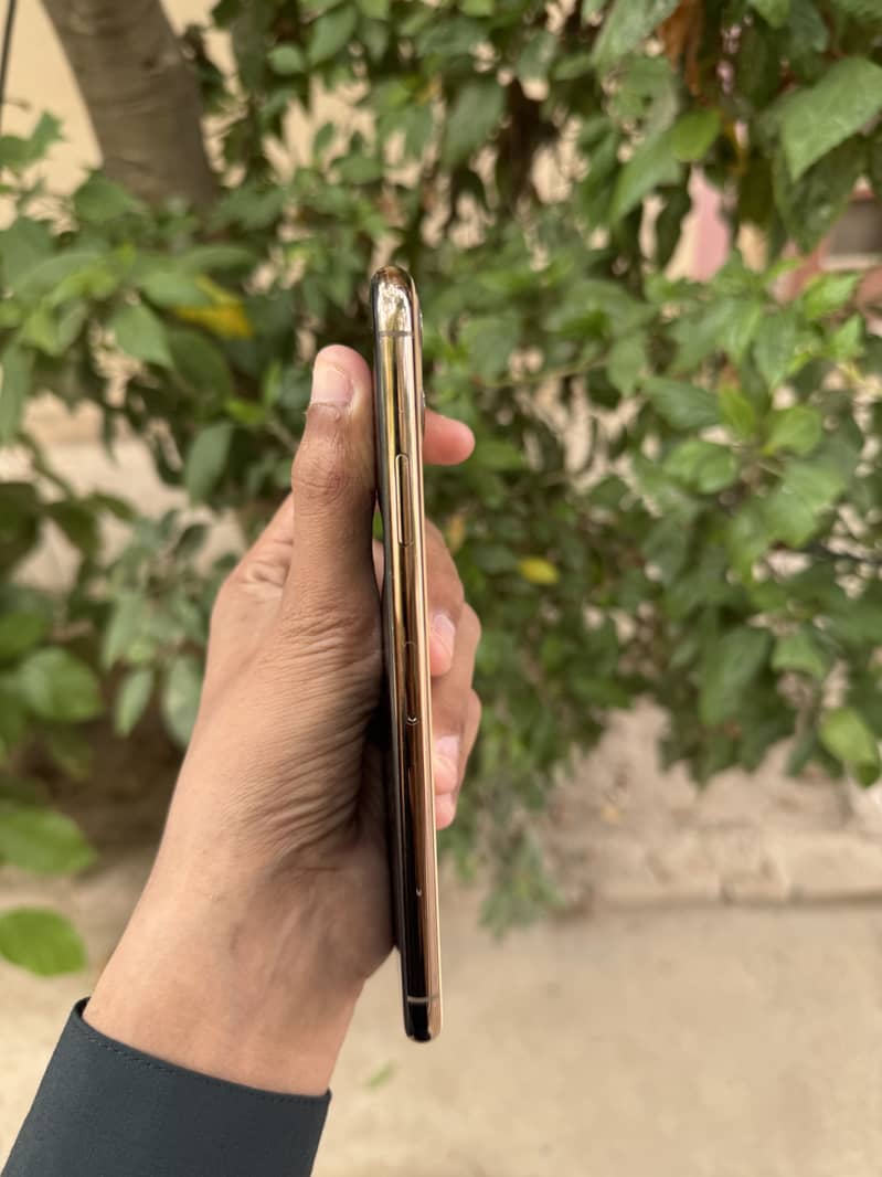 Apple iPhone 11 Pro Max 1