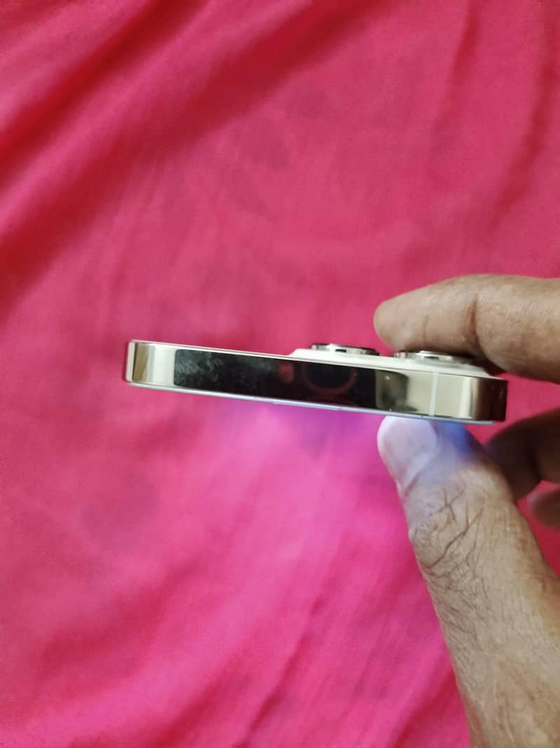 Apple iPhone 13 Pro 4