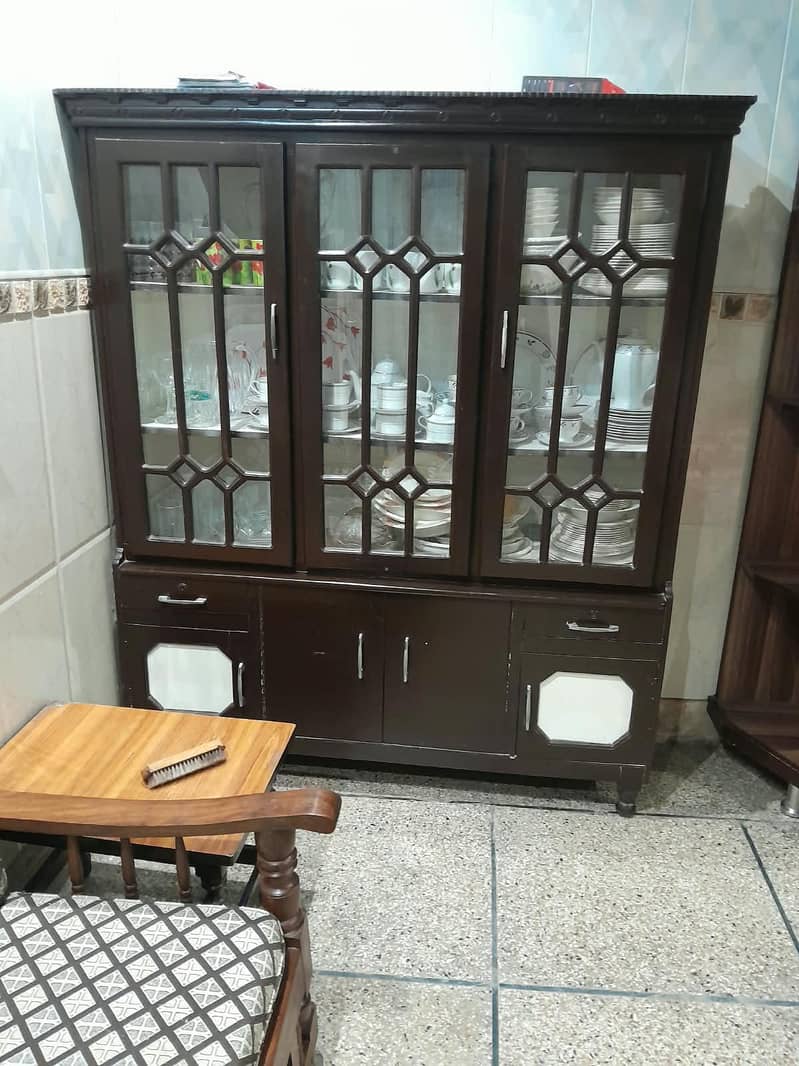 This is a double bed and a dressing table. 2