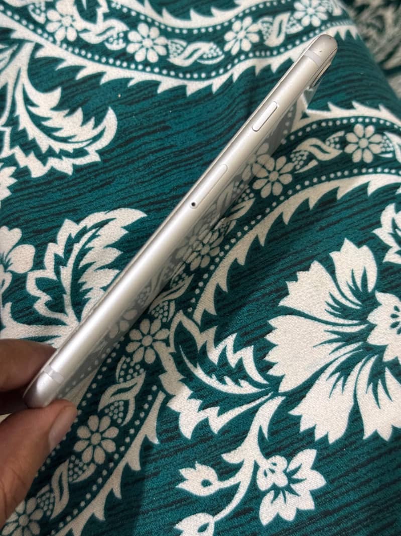 Apple iPhone 8 0