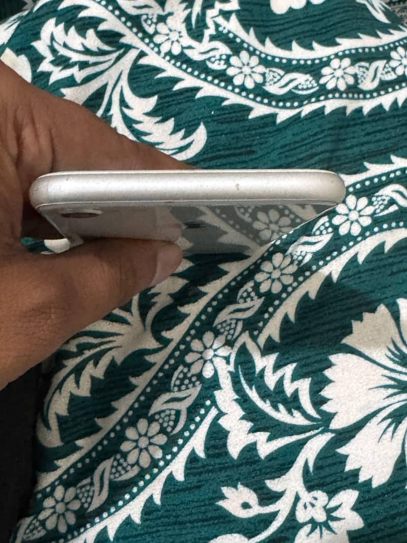 Apple iPhone 8 1