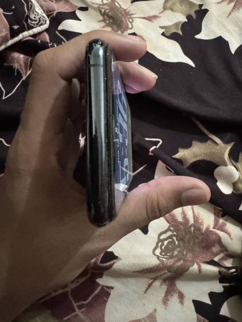 Apple iPhone 11 Pro 0