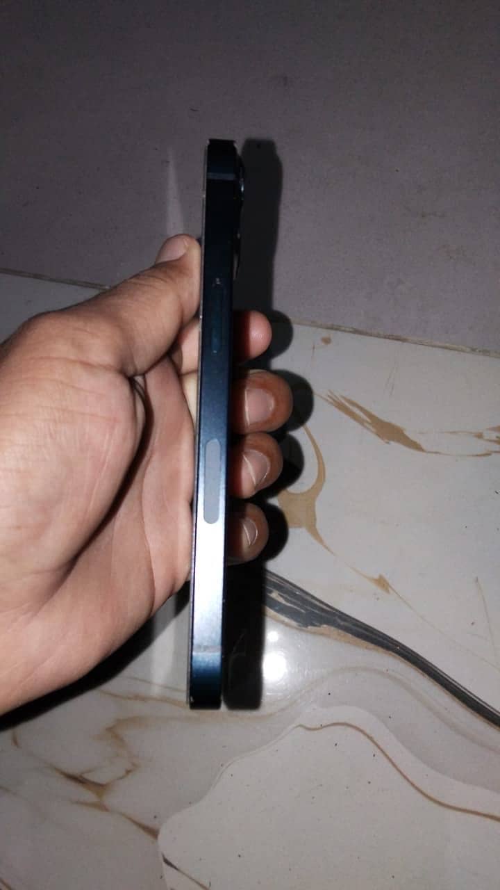 Apple iPhone 13 2