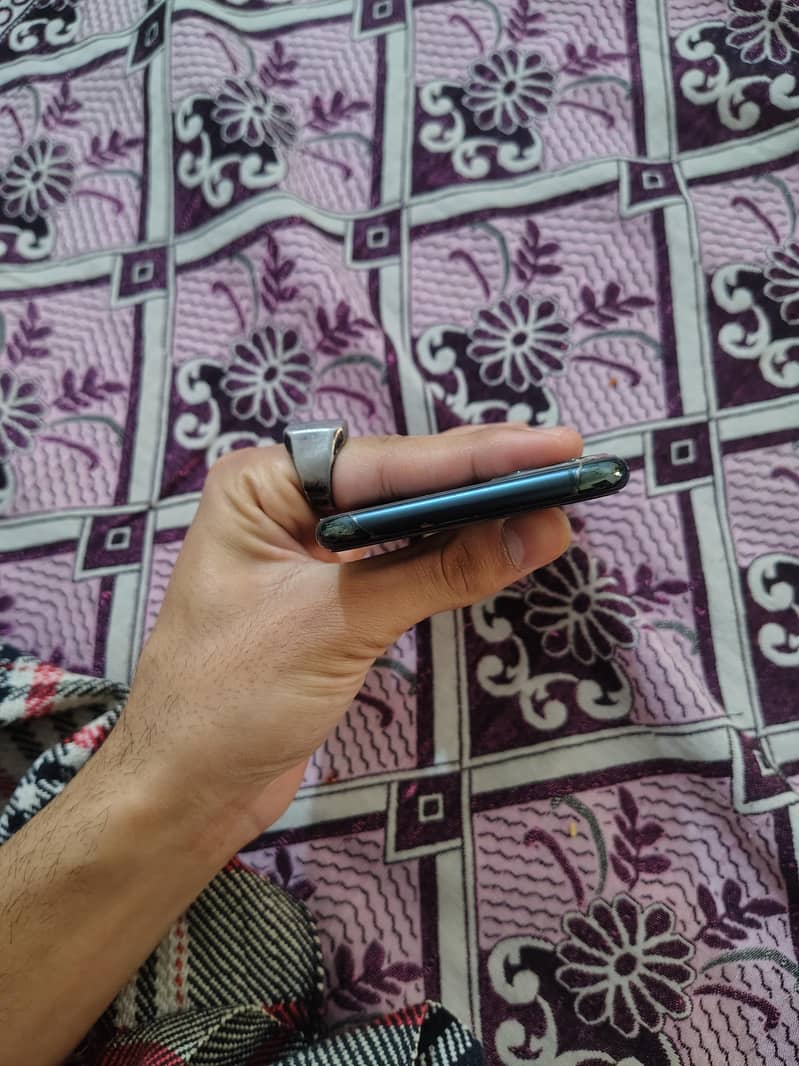 Apple iPhone 11 Pro Max 6