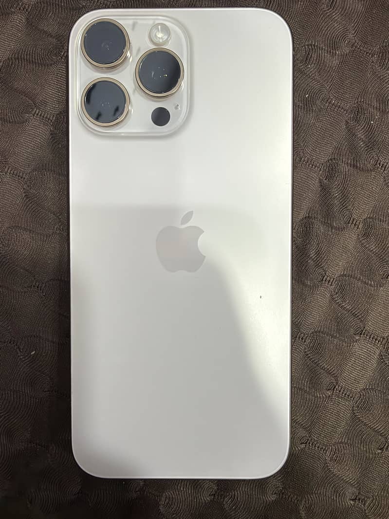 Apple iPhone 16 Pro Max 2