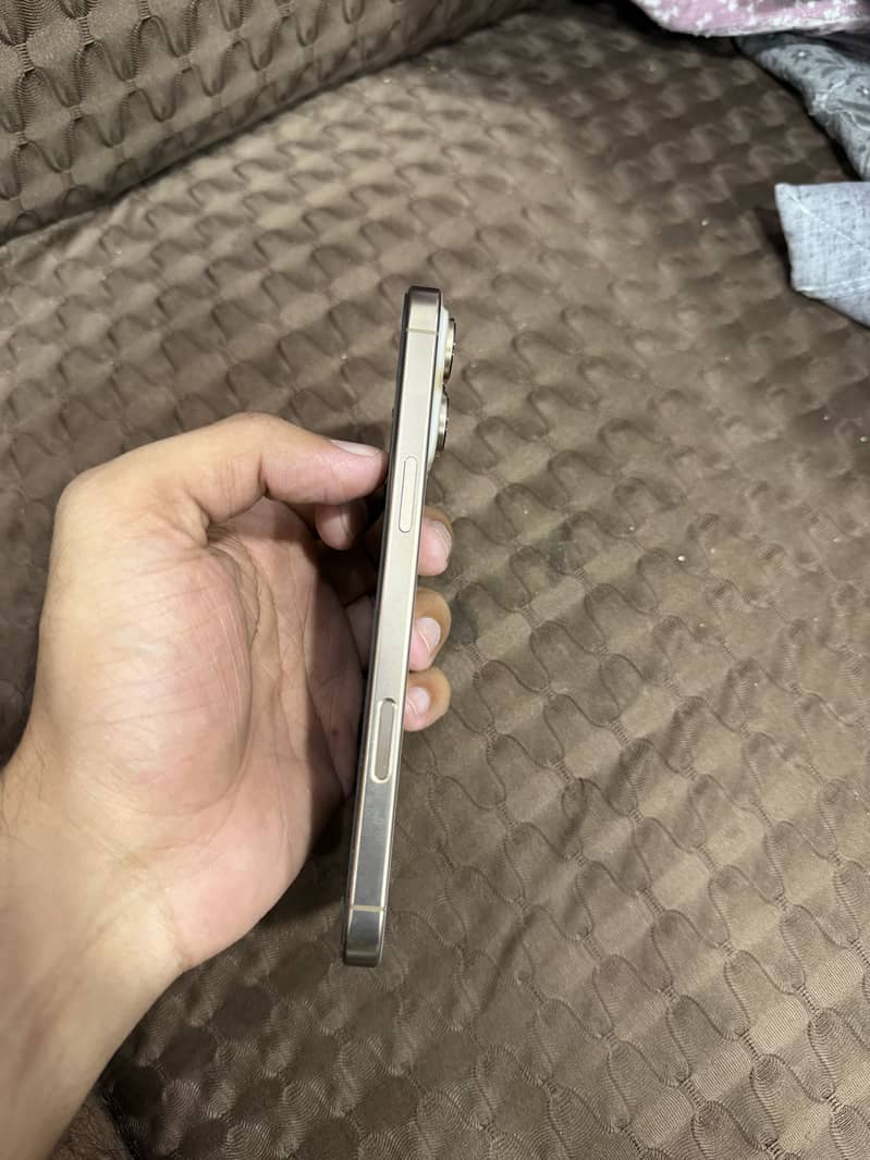 Apple iPhone 16 Pro Max 3
