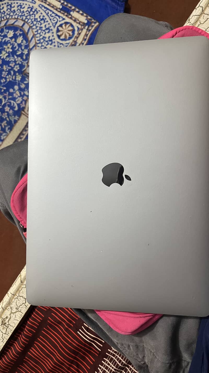 MacBook Pro 2017 15 inch 9
