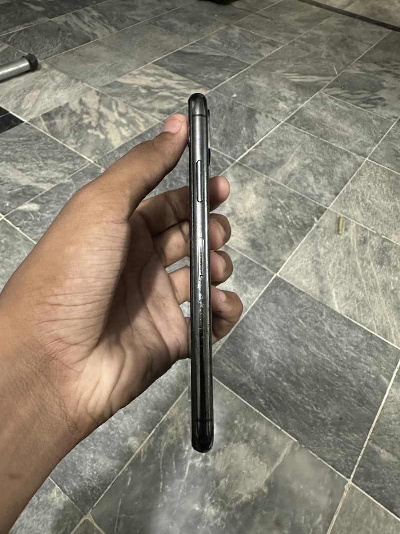 Apple iPhone X 5