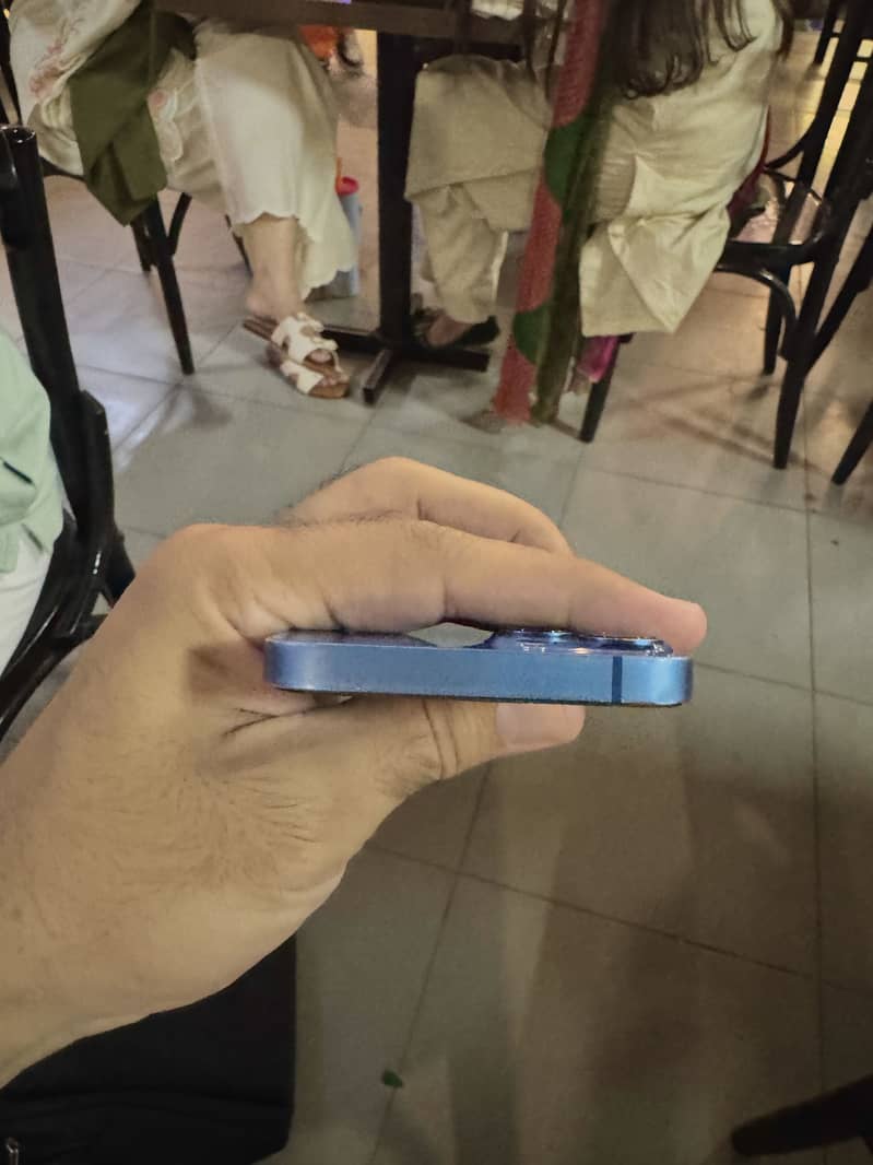 Apple iPhone 13 3