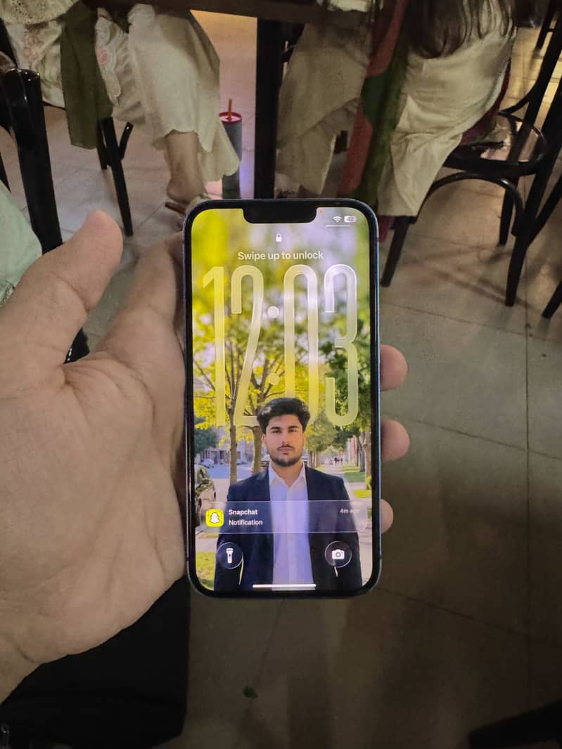 Apple iPhone 13 4