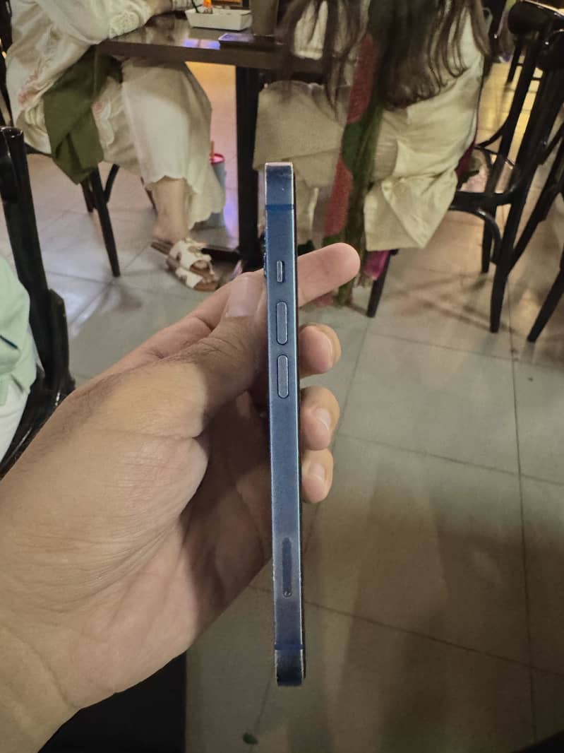 Apple iPhone 13 6