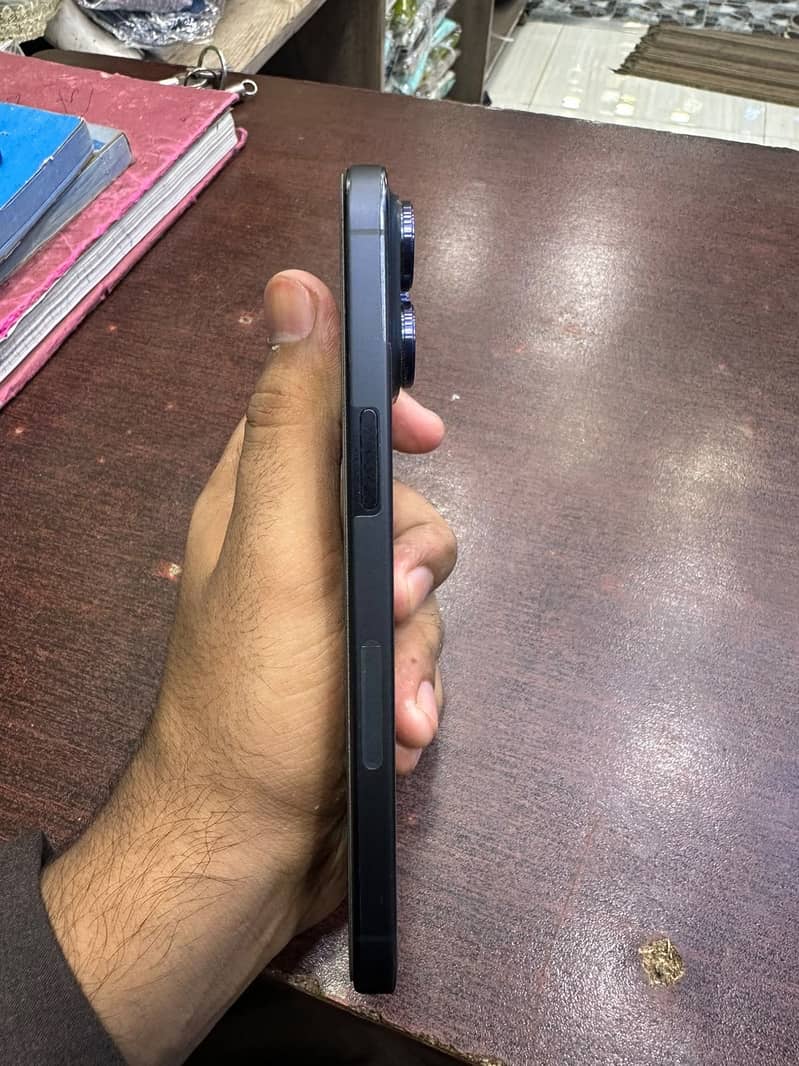 Apple iPhone 15 Pro Max 2
