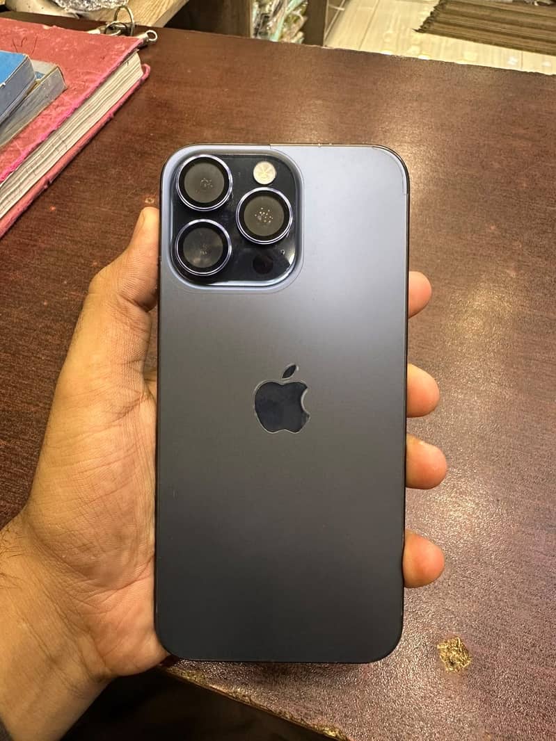 Apple iPhone 15 Pro Max 4