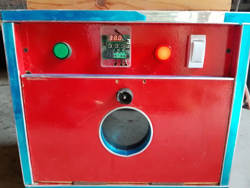 30 eggs incubator — photo 3