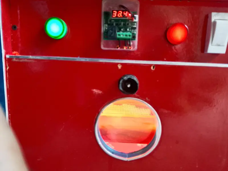 30 eggs incubator — photo 6