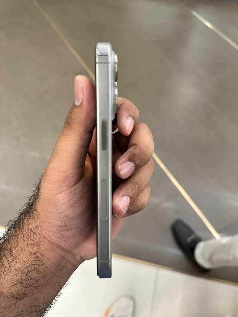 Apple iPhone 15 Pro 3