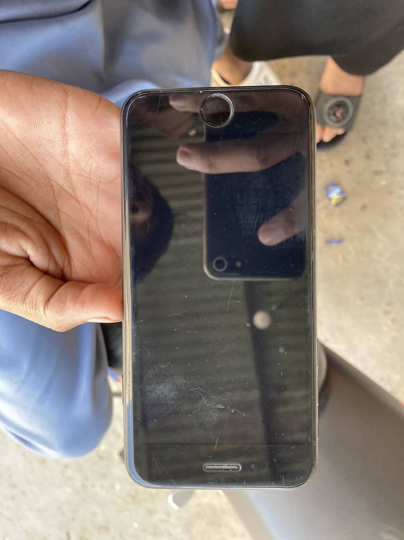 Apple iPhone 7 0