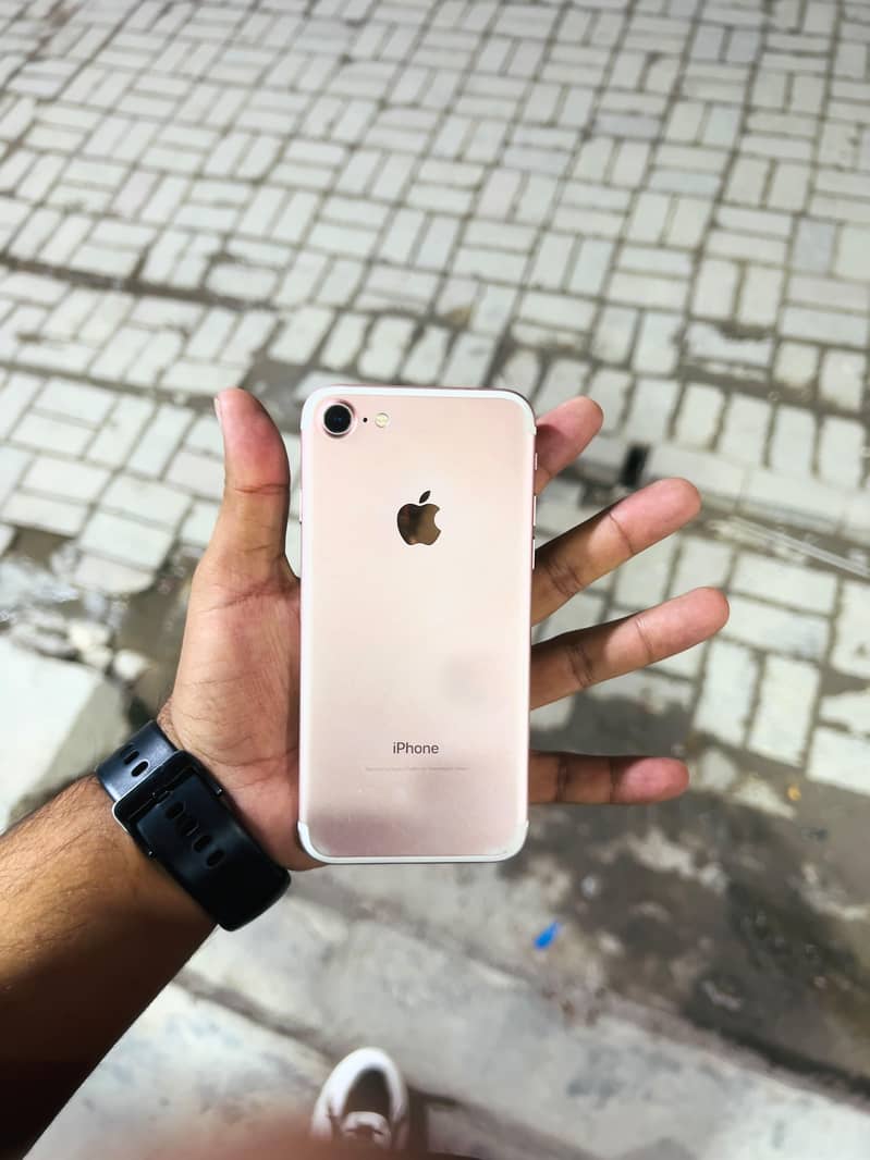 Apple iPhone 7 1