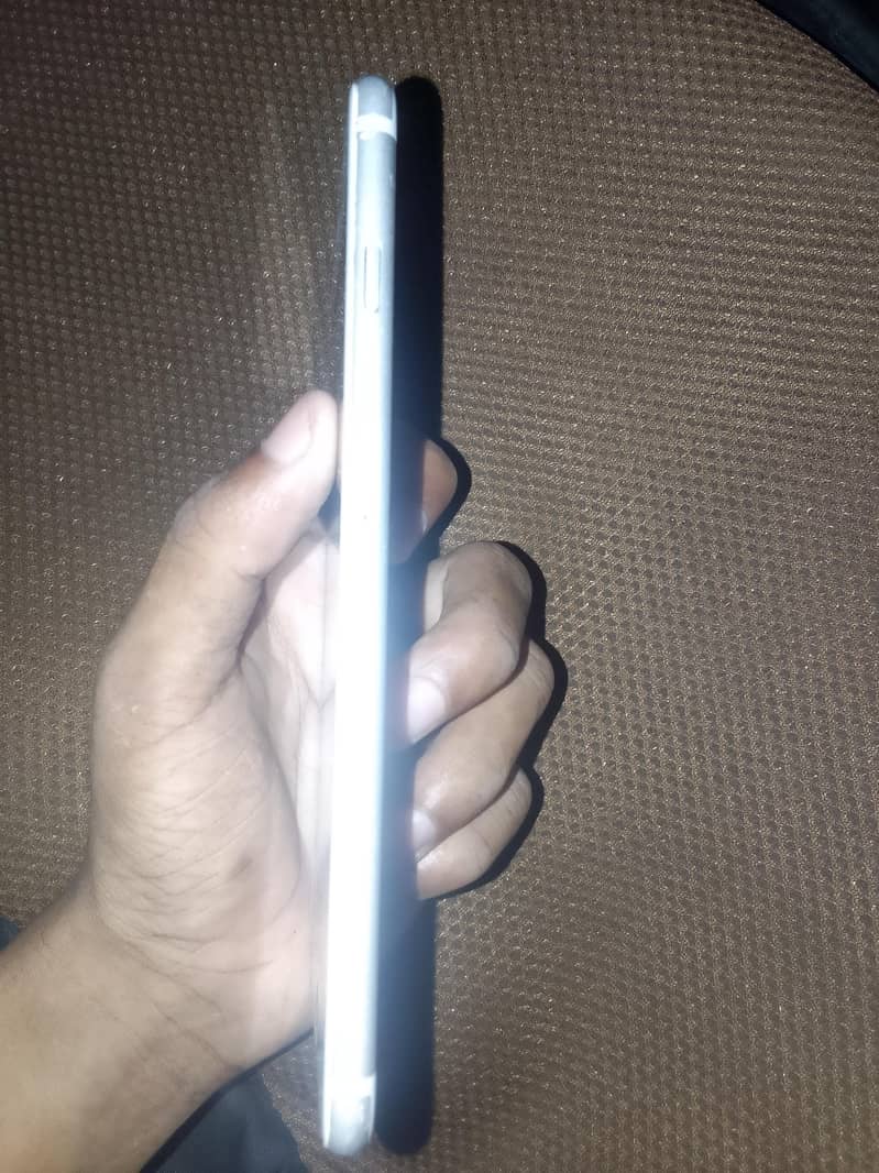 Apple iPhone 6 Plus 4