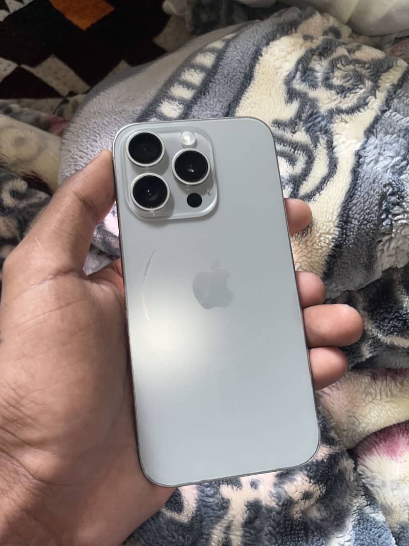 Apple iPhone 15 Pro 0
