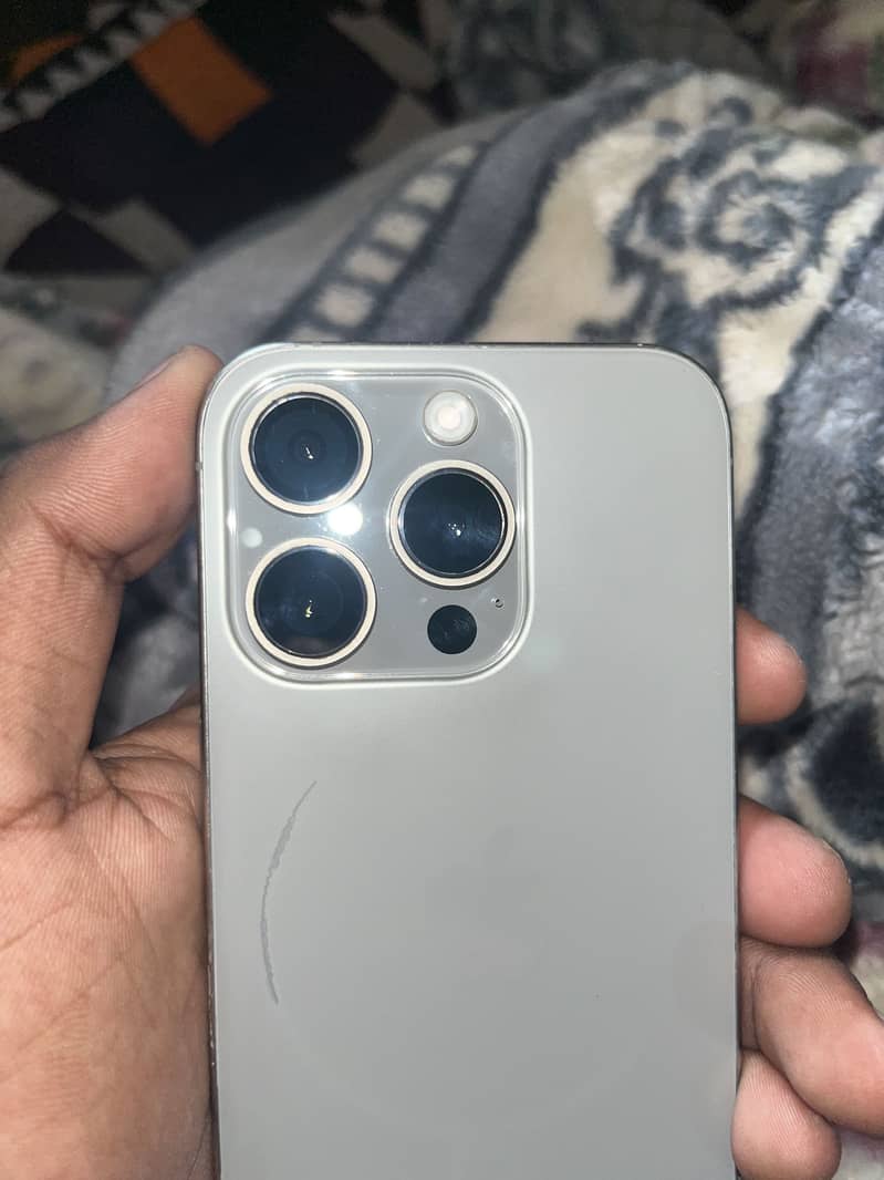 Apple iPhone 15 Pro 2