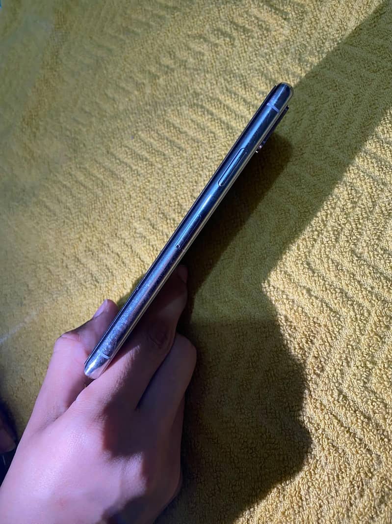 Apple iPhone Xs 1