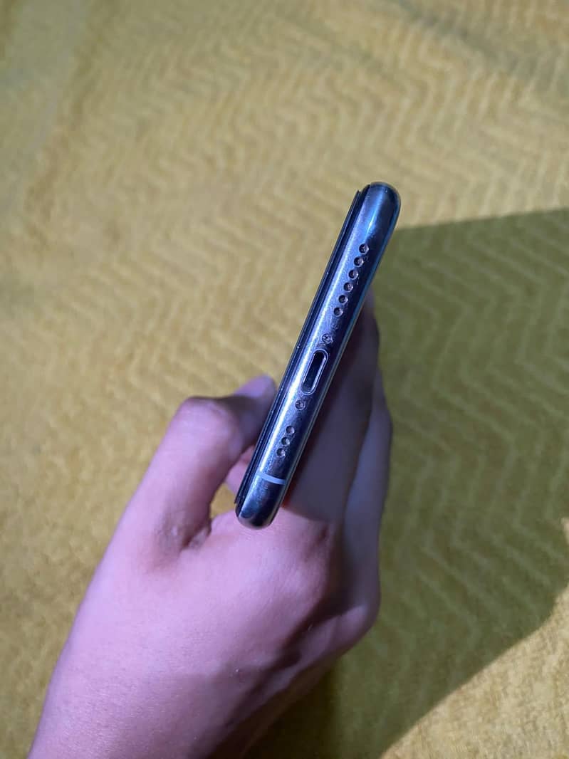 Apple iPhone Xs 2