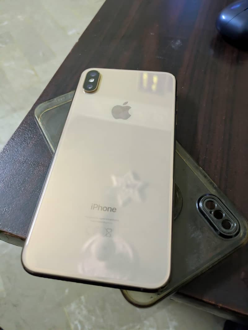 Apple iPhone XS Max 1
