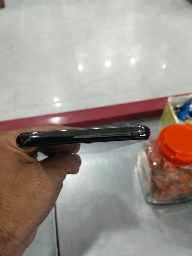 Apple iPhone 11 Pro Max 2