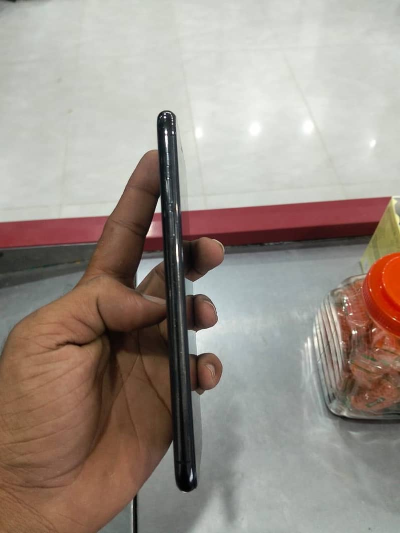 Apple iPhone 11 Pro Max 3