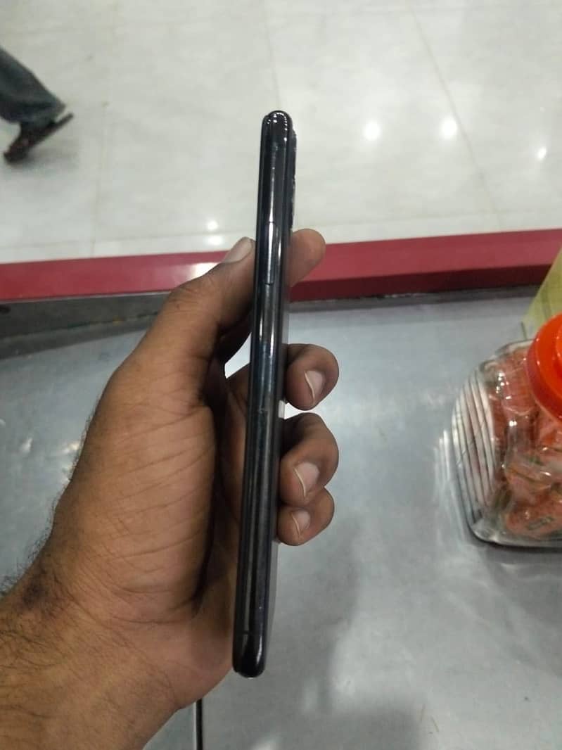 Apple iPhone 11 Pro Max 4