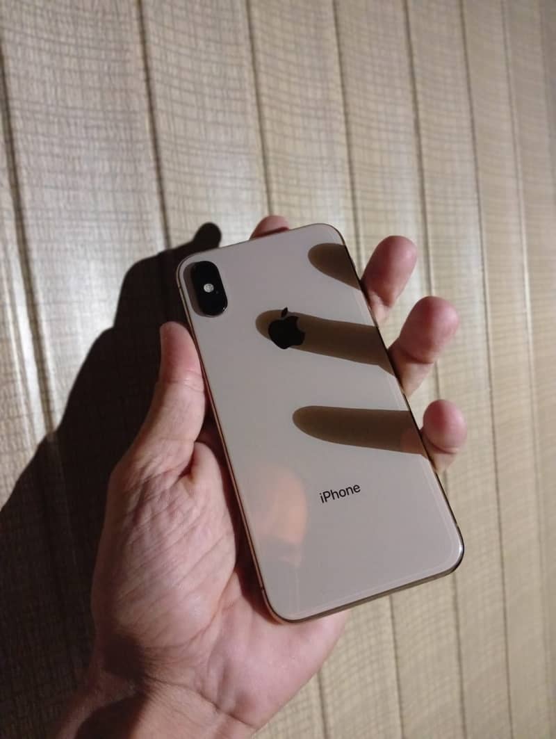 Apple iPhone XS 4