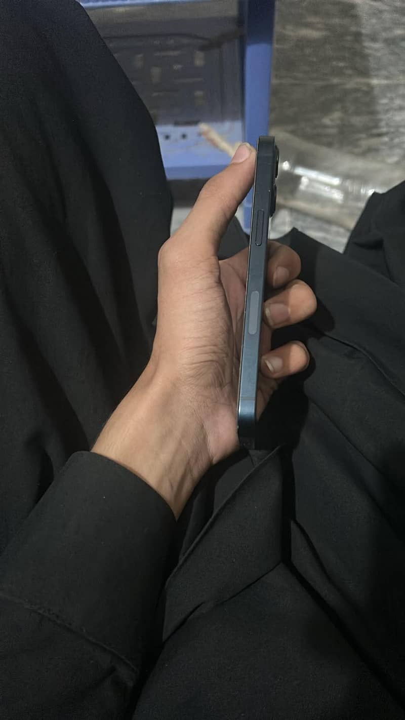 Apple iPhone 13 5