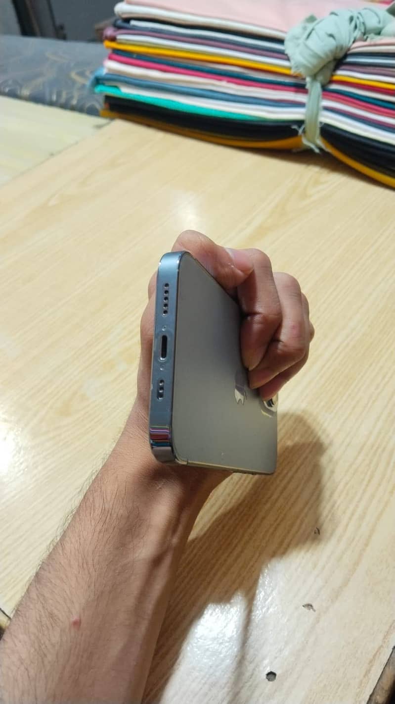 Apple iPhone 13 Pro 2