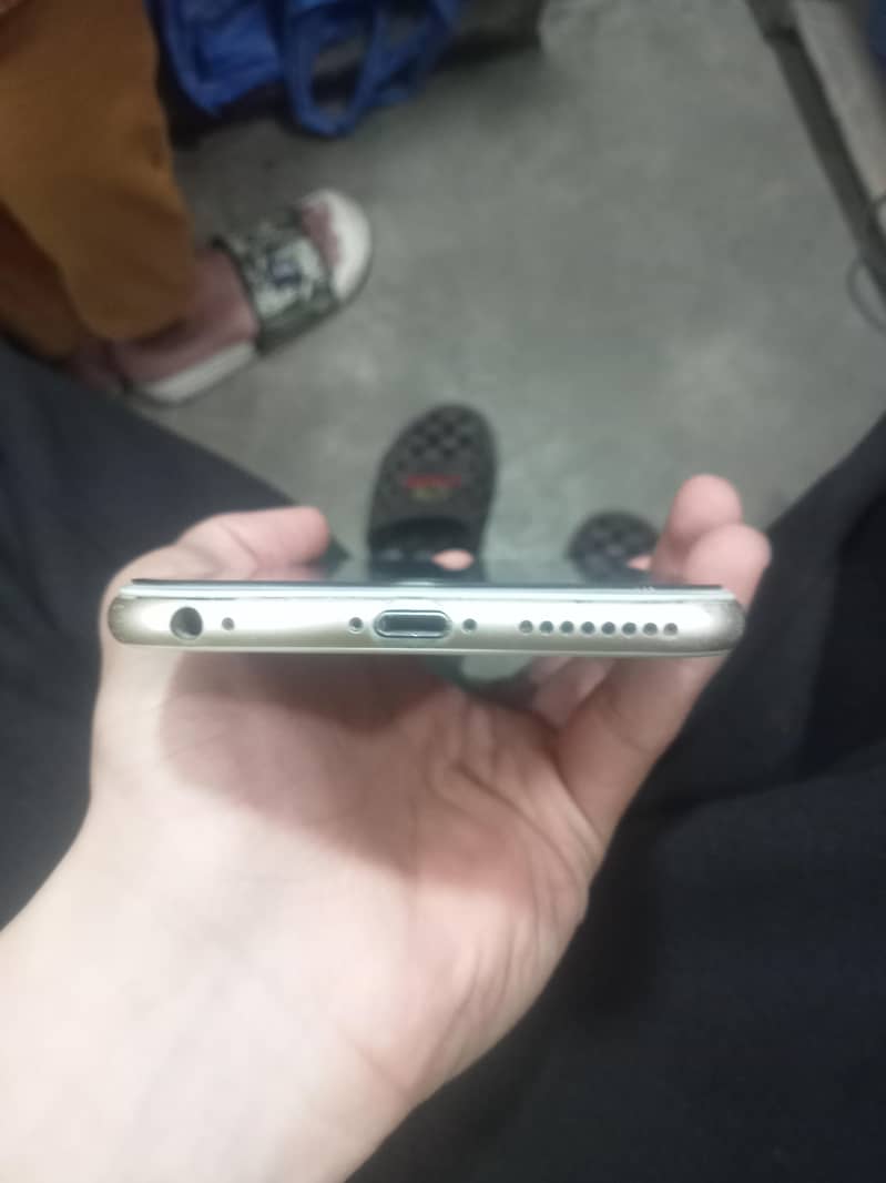 Apple iPhone 6 Plus 4