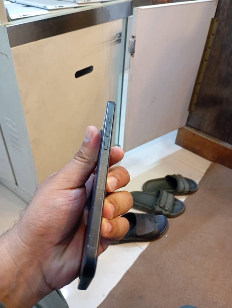 Apple iPhone 15 plus 6
