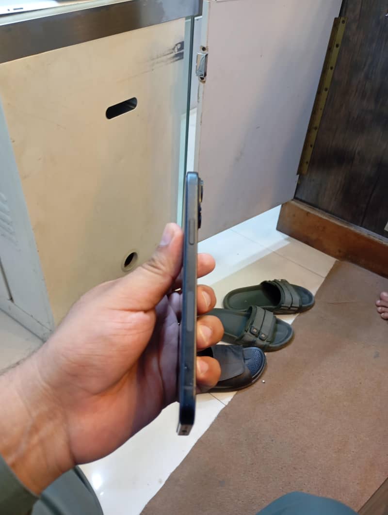 Apple iPhone 15 plus 9