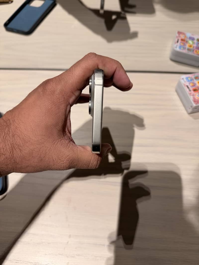 Apple iPhone 15 Pro Max 4
