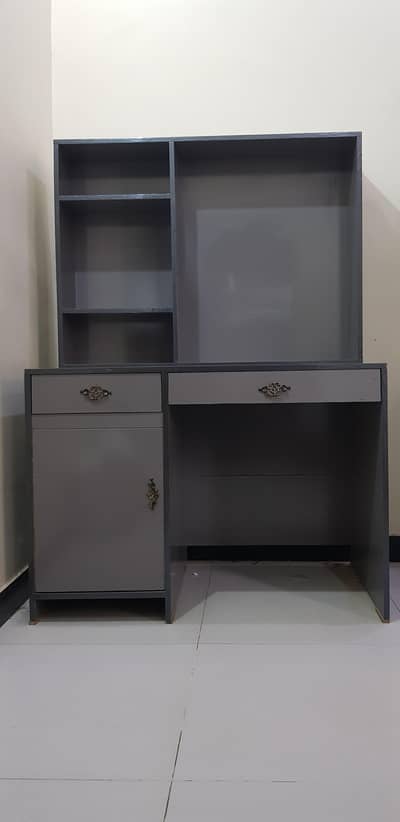 Study Table / Office Desk with Storage – Excellent Condition