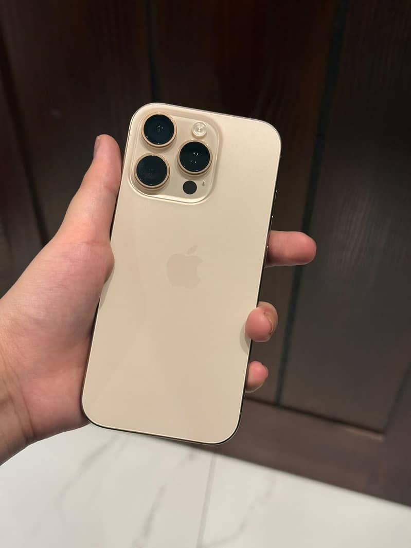 Apple iPhone 16 Pro 0