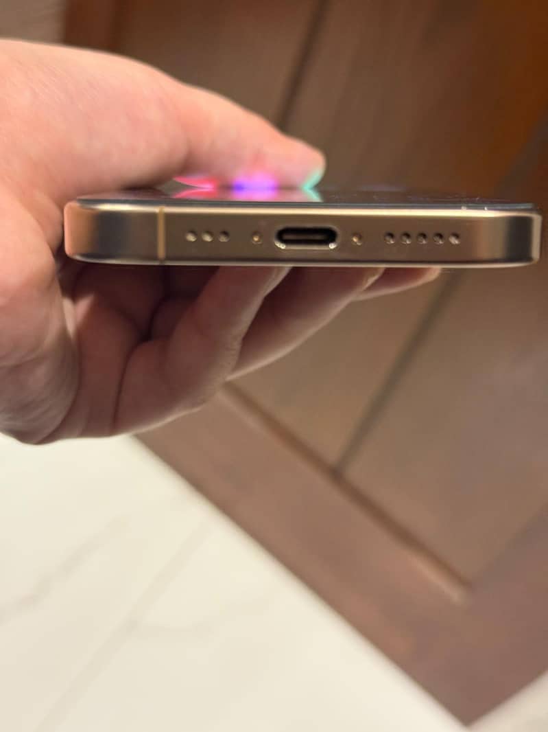 Apple iPhone 16 Pro 2