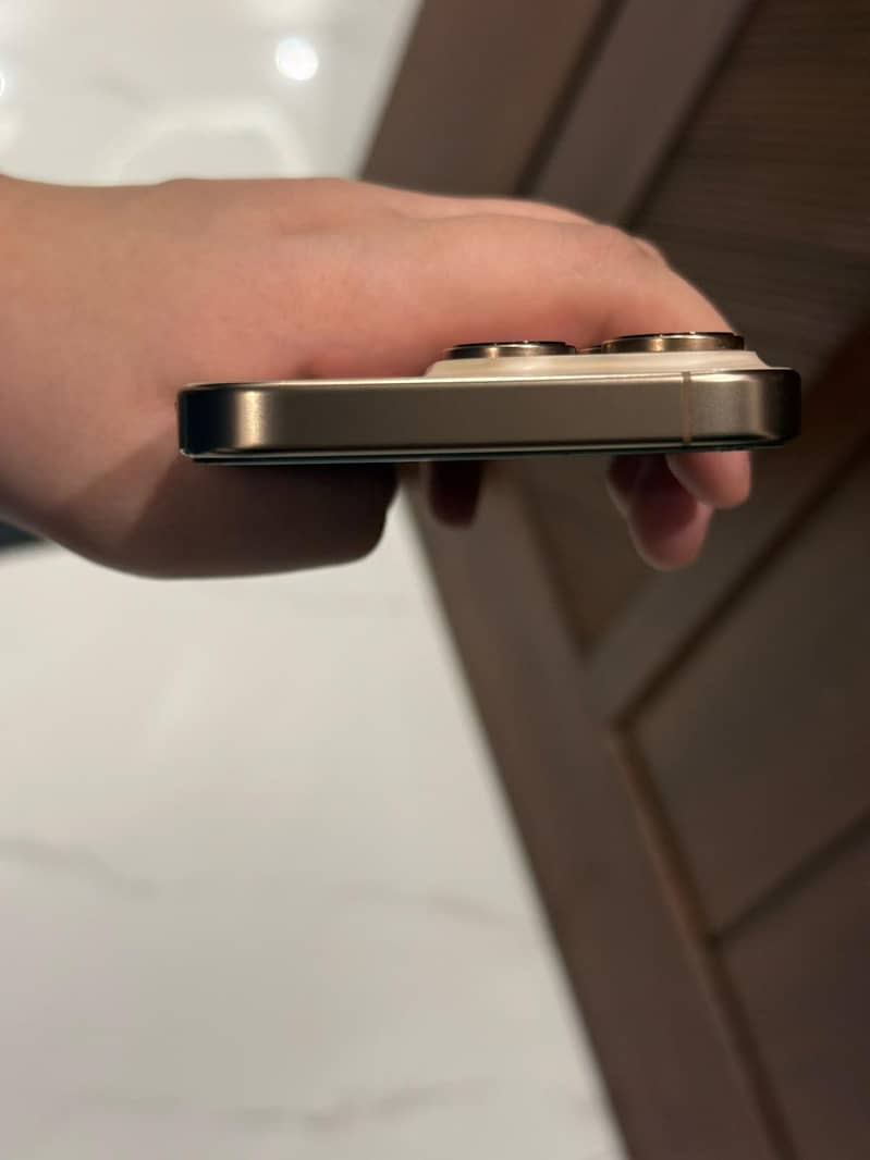 Apple iPhone 16 Pro 4