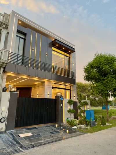 Architect-Designed 5.5 Marla Brand New House with Grand Entrance DHA 9 Town, DHA Defence, Lahore, Punjab