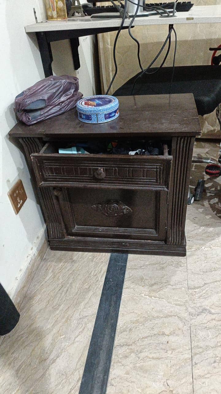 Bed with side tables 5
