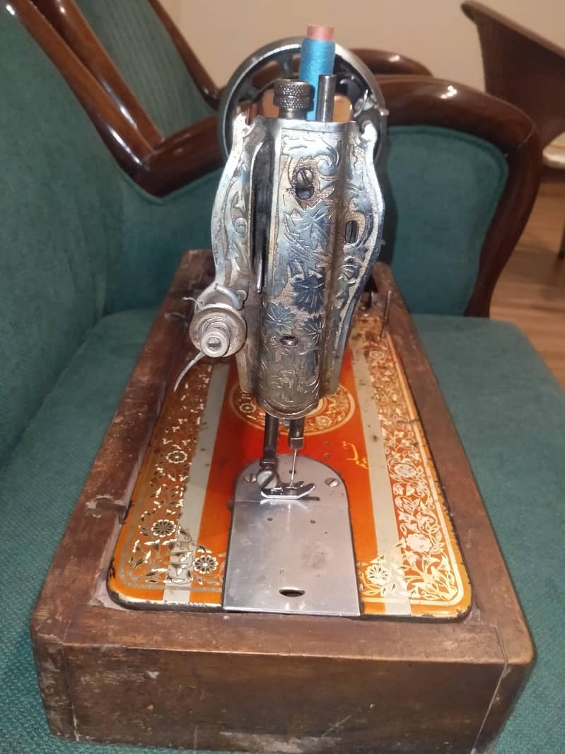 Manual Sewing Machine 1