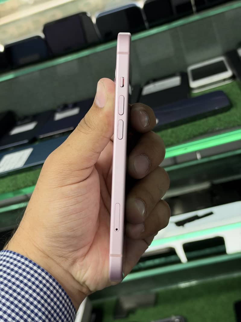 Apple iPhone 15 4