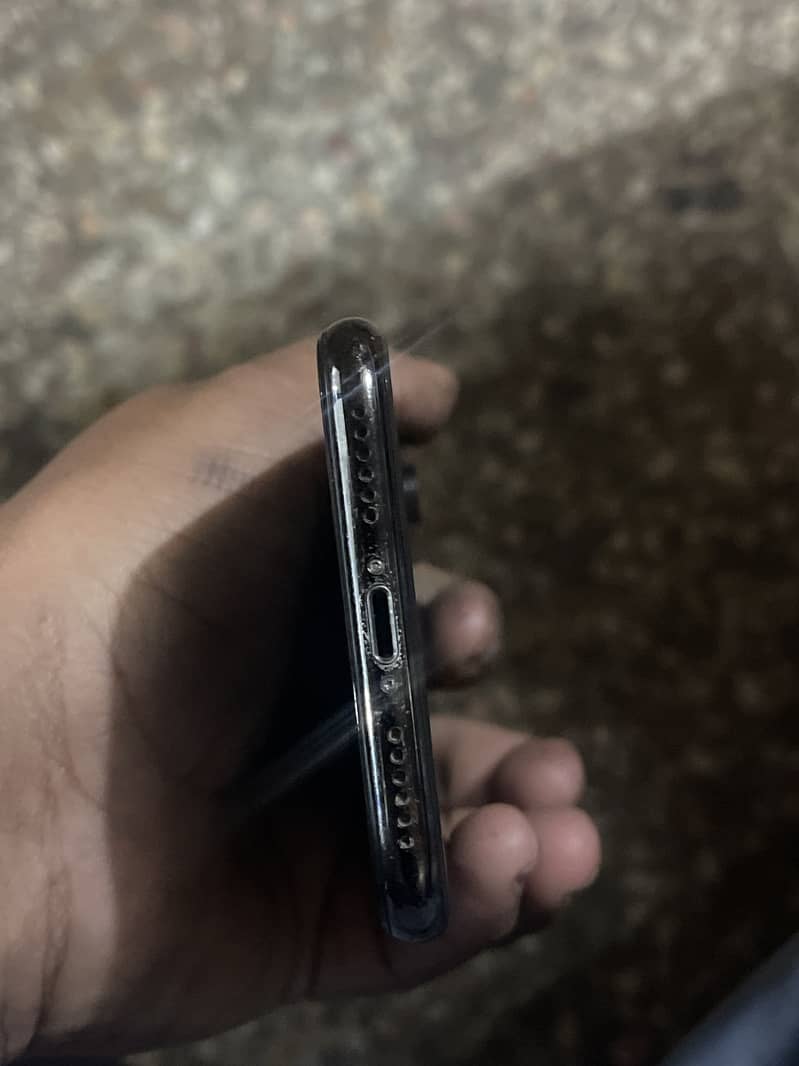 Apple iPhone X 4