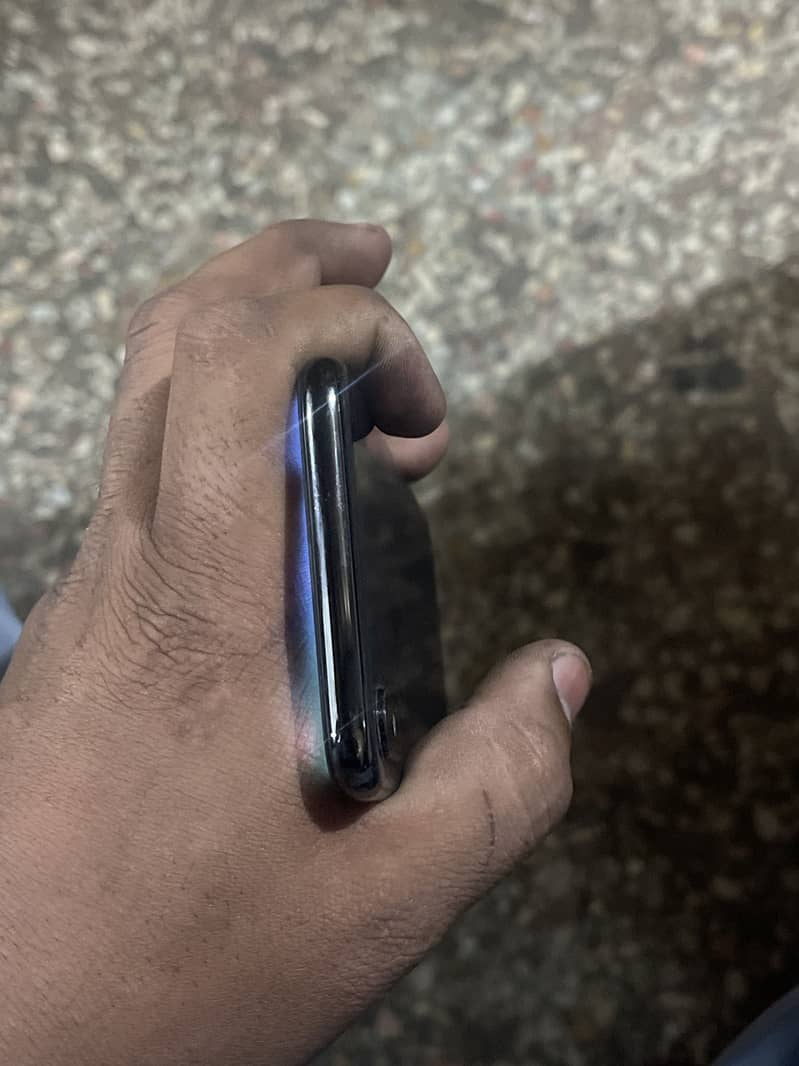 Apple iPhone X 5